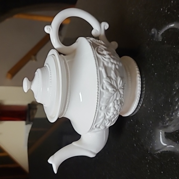 Peppertree Teapot - Picture 1 of 9